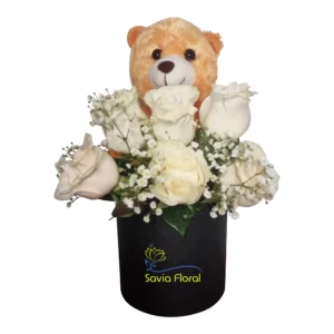 Caja de rosas y osito de peluche